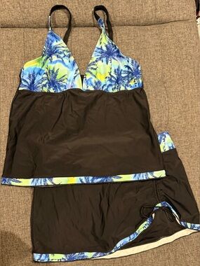 Blue Palm Print & Black Tankini Swim Set - clean, gently worn